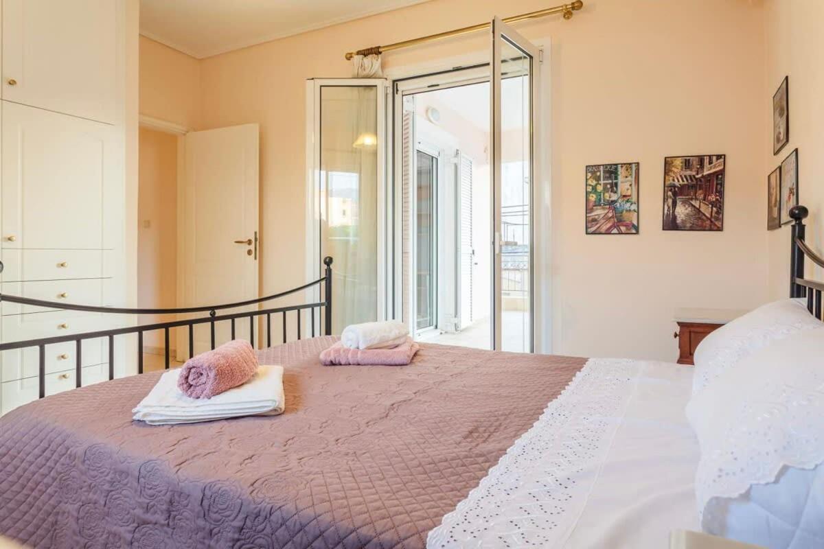Spacious Urban Haven-Family Home, Perfect Location Каламата Екстер'єр фото