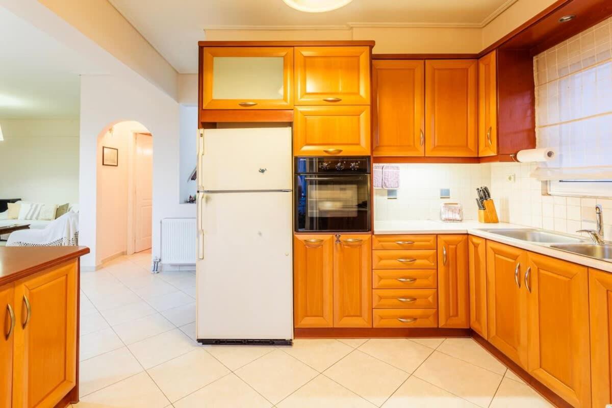 Spacious Urban Haven-Family Home, Perfect Location Каламата Екстер'єр фото