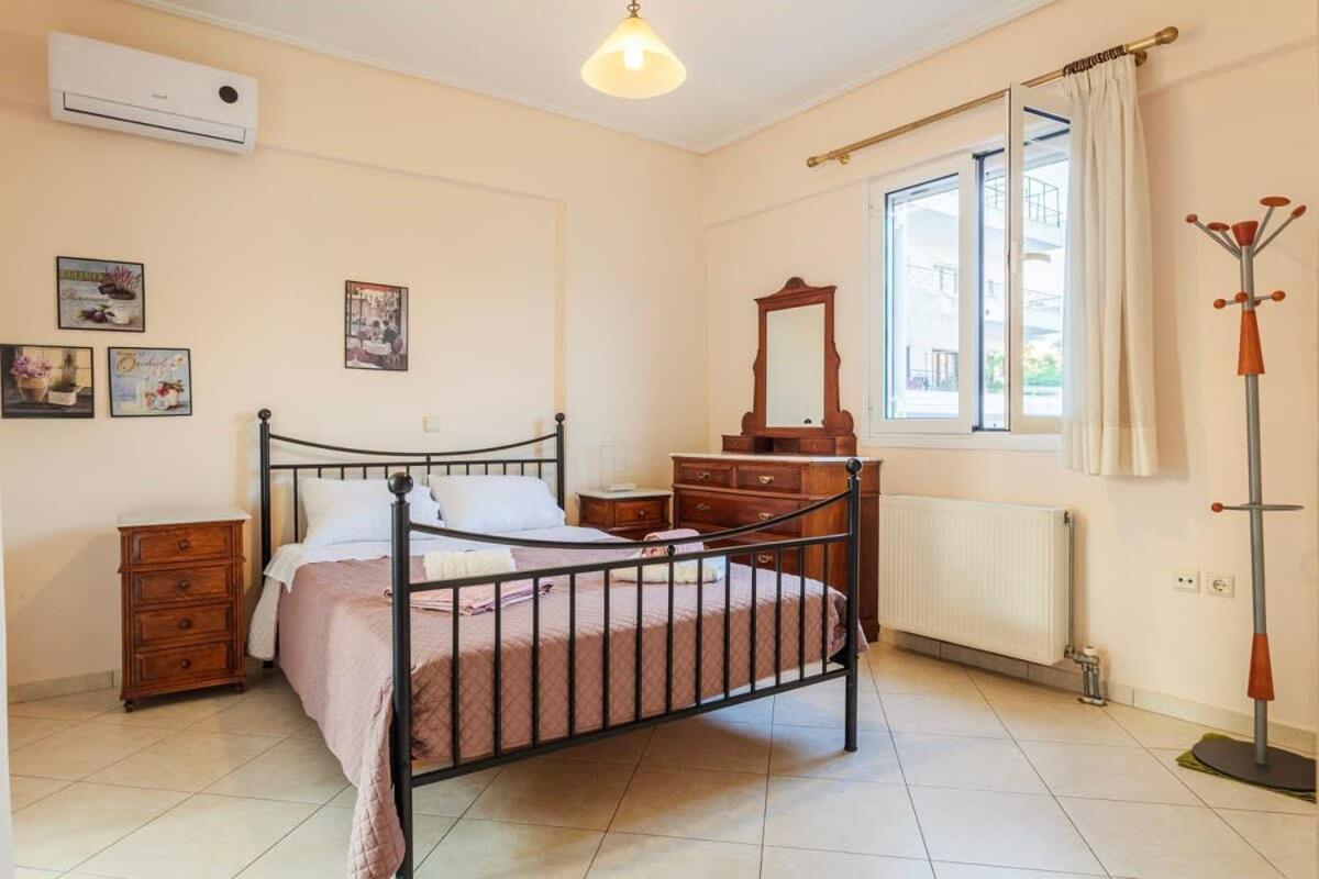 Spacious Urban Haven-Family Home, Perfect Location Каламата Екстер'єр фото