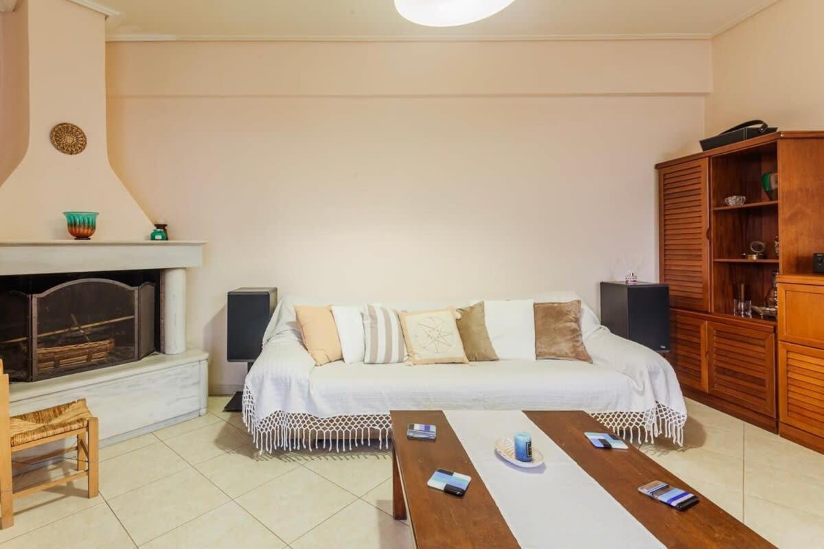 Spacious Urban Haven-Family Home, Perfect Location Каламата Екстер'єр фото