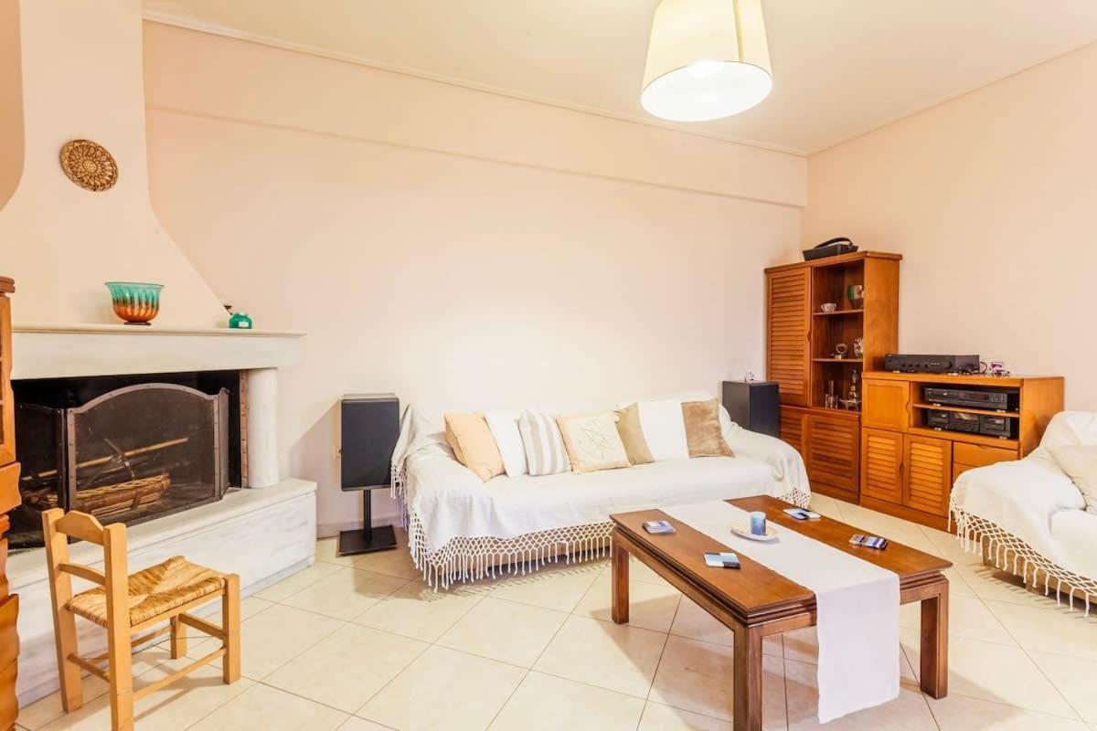 Spacious Urban Haven-Family Home, Perfect Location Каламата Екстер'єр фото