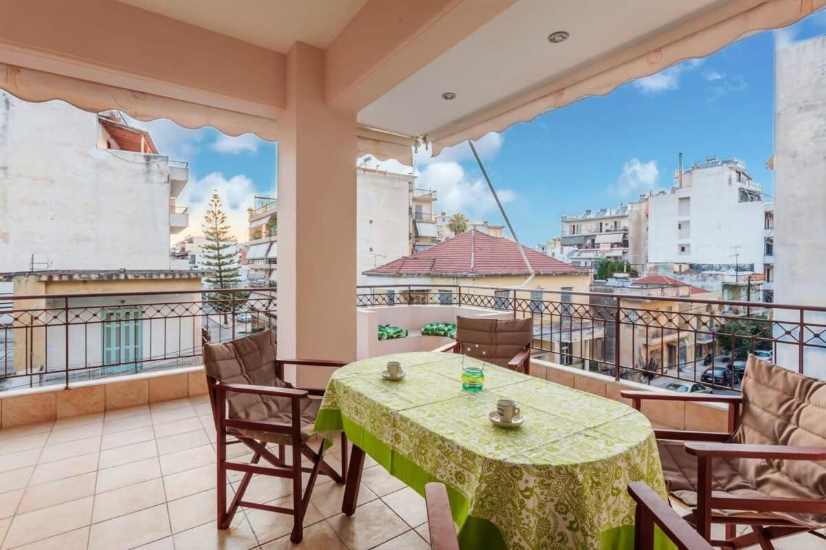 Spacious Urban Haven-Family Home, Perfect Location Каламата Екстер'єр фото